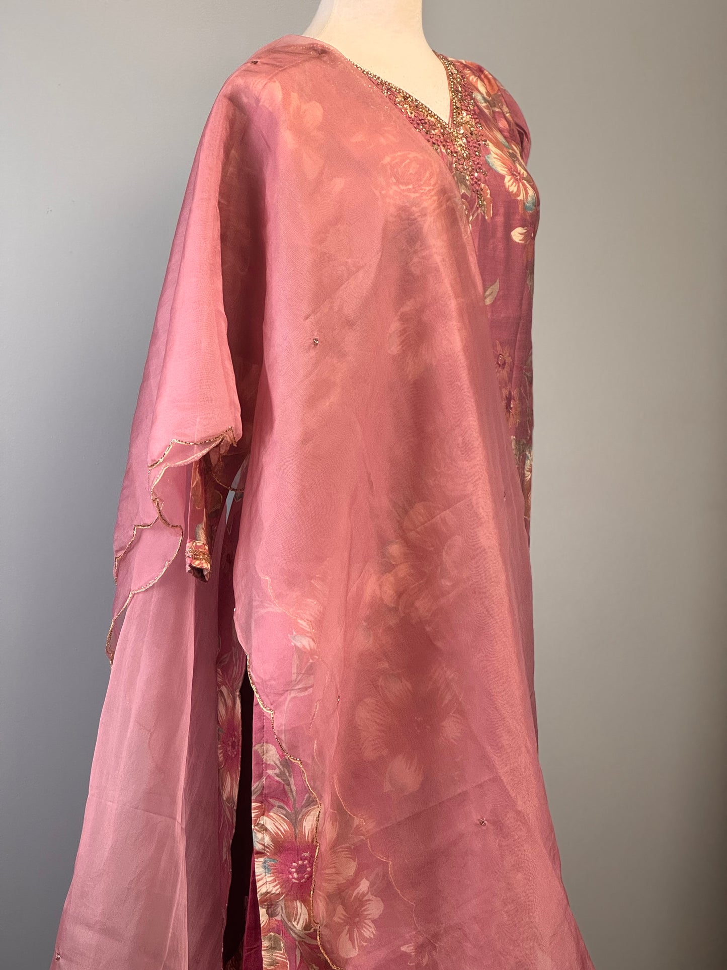 Enchanting Pink Floral Tissue Suit with Scalloped Organza Dupatta!