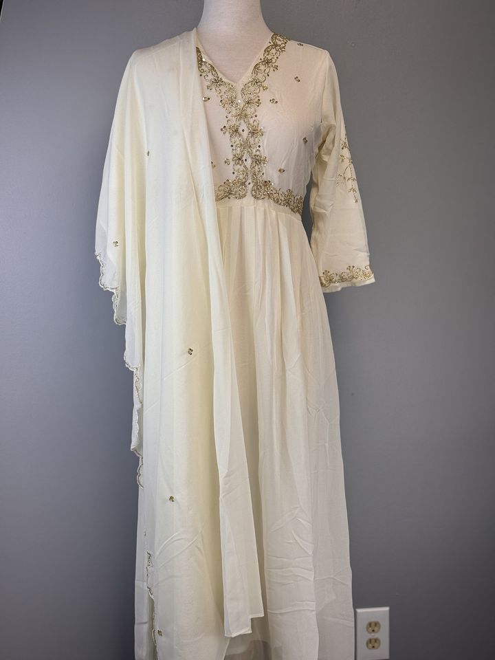 Artful White Salwar Suit Featuring Beautiful Beading