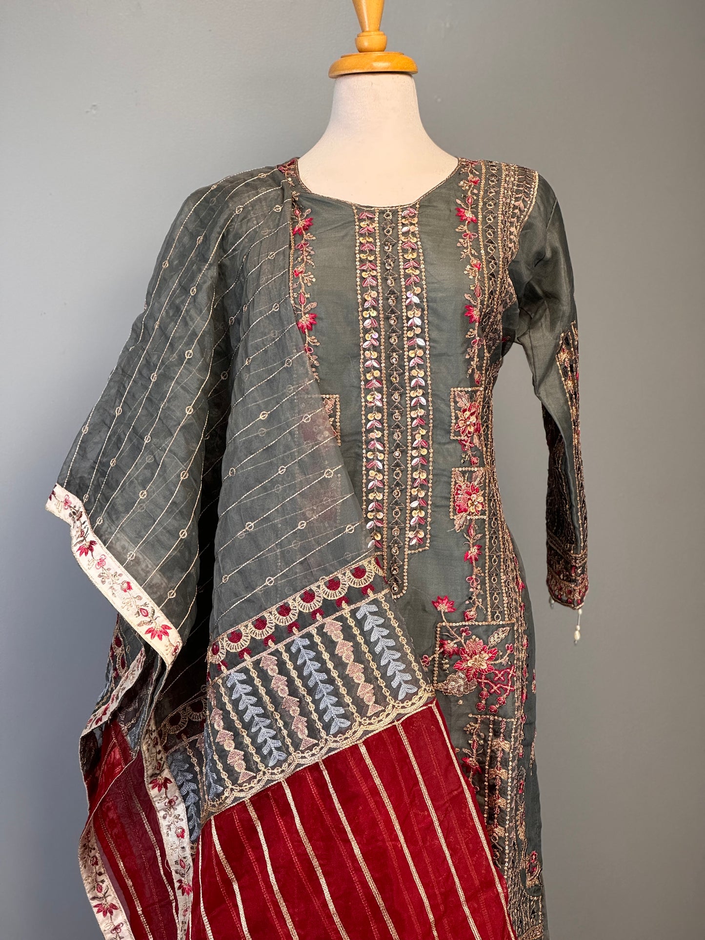 Alluring Grey & Red Stitched Salwar Suit - Luxe Designer 3-Piece Set!