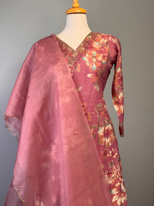 Enchanting Pink Floral Tissue Suit with Scalloped Organza Dupatta!