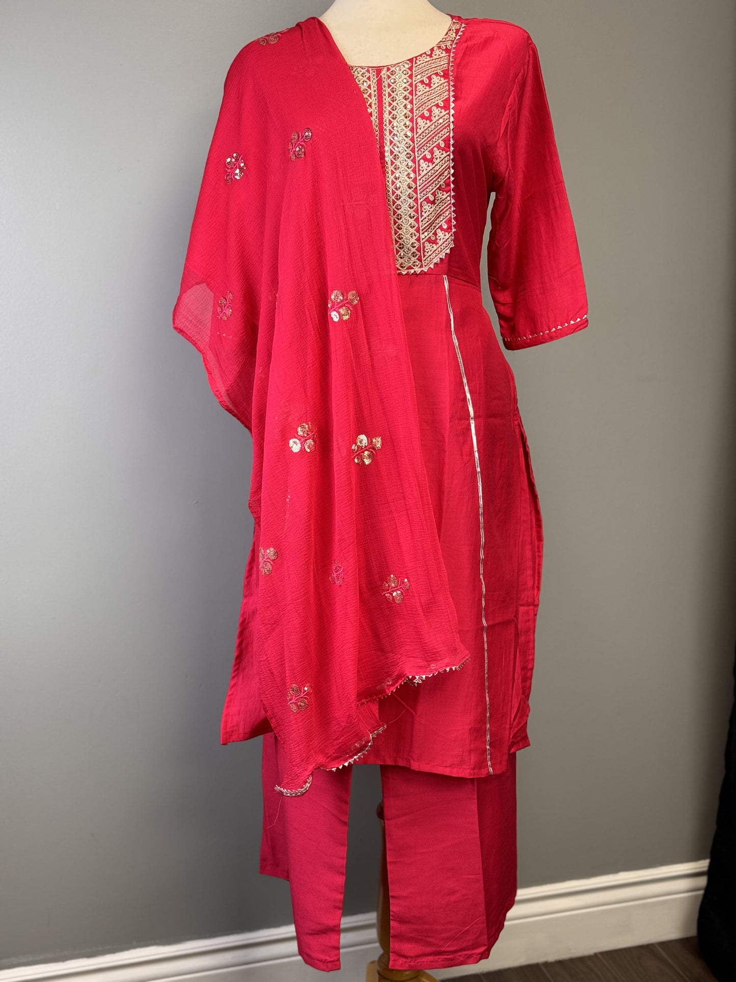 Blissful Pink Salwar Suit with Embroidery and Golden Thread Detailing!