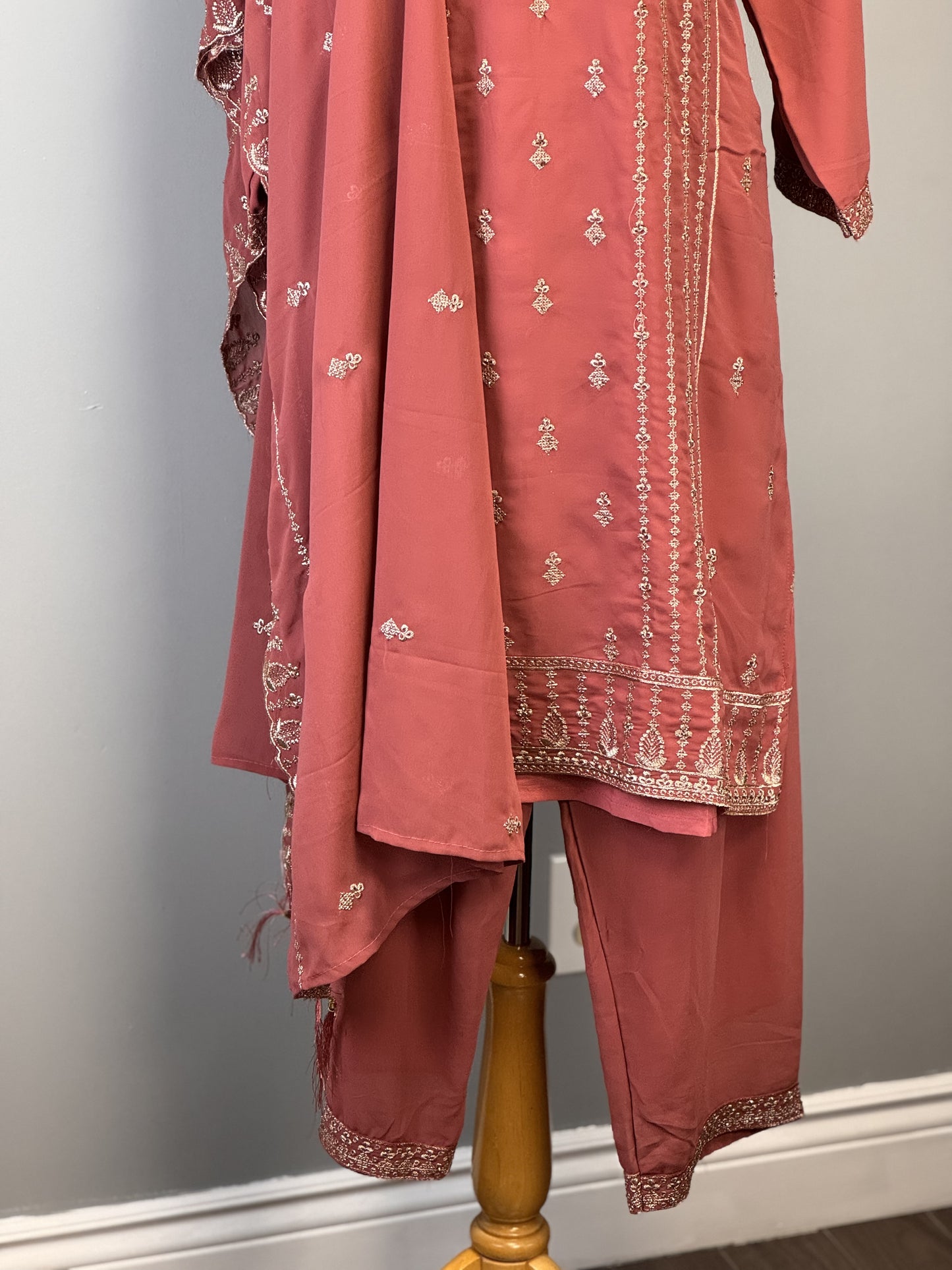 Charming Pink Salwar Suit with Exquisite Golden Accents