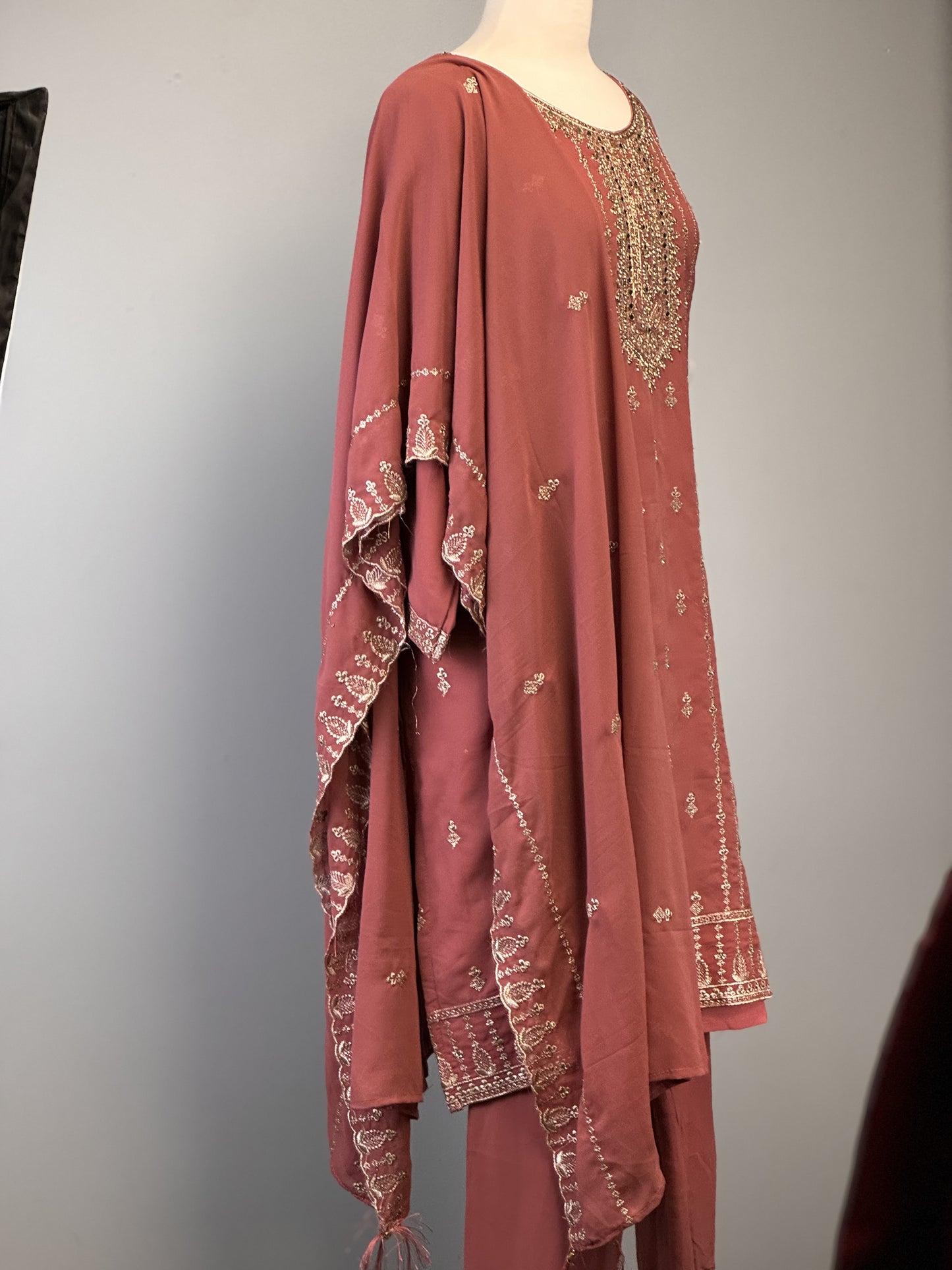 Charming Pink Salwar Suit with Exquisite Golden Accents