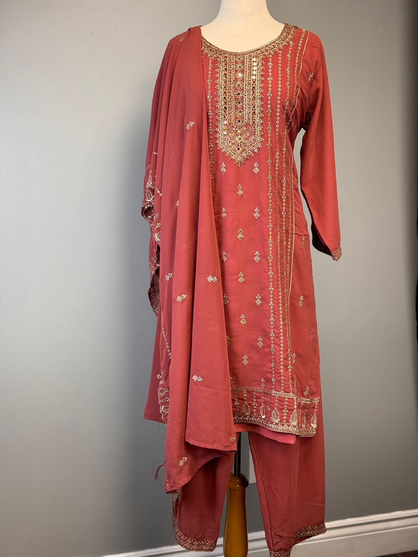 Charming Pink Salwar Suit with Exquisite Golden Accents